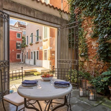 Garden Mansion With Private Mooring R&R Lejlighed Venedig Eksteriør billede